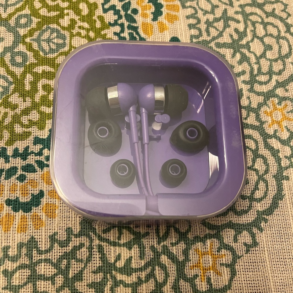NWT Billboard purple stereo earbuds